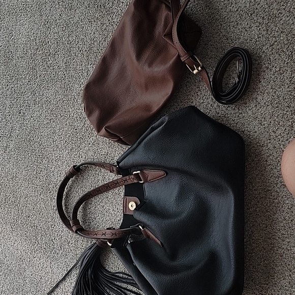 Leather black shoulder bag with bonus pouch with strap - Picture 5 of 10